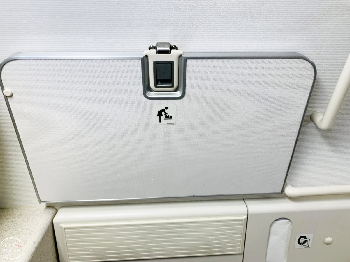 長榮航空∥長榮航空BR215桃園飛新加坡商務艙飛行體驗︱長榮航空商務艙飛行體驗,桃園機場飛新加坡樟宜機場︱譚府八寶糯米鴨美食︱長榮皇璽桂冠艙體驗777-300機型 - 第62張圖