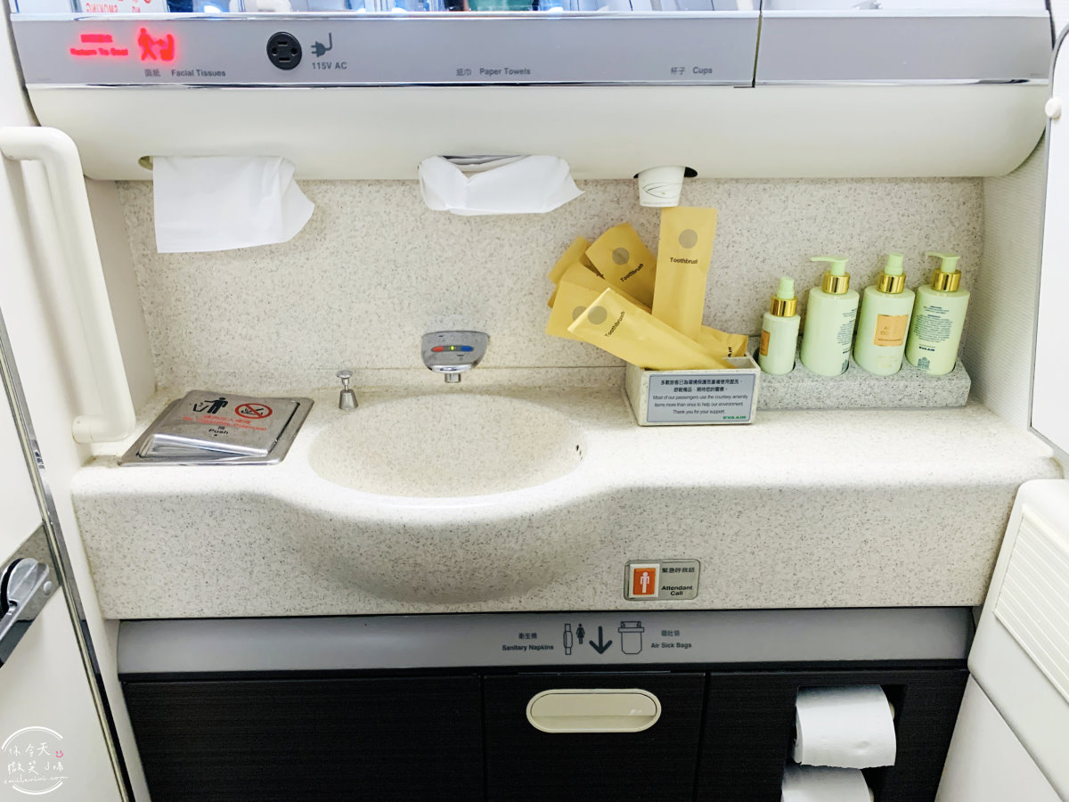 長榮航空∥長榮航空BR215桃園飛新加坡商務艙飛行體驗︱長榮航空商務艙飛行體驗,桃園機場飛新加坡樟宜機場︱譚府八寶糯米鴨美食︱長榮皇璽桂冠艙體驗777-300機型 - 第63張圖