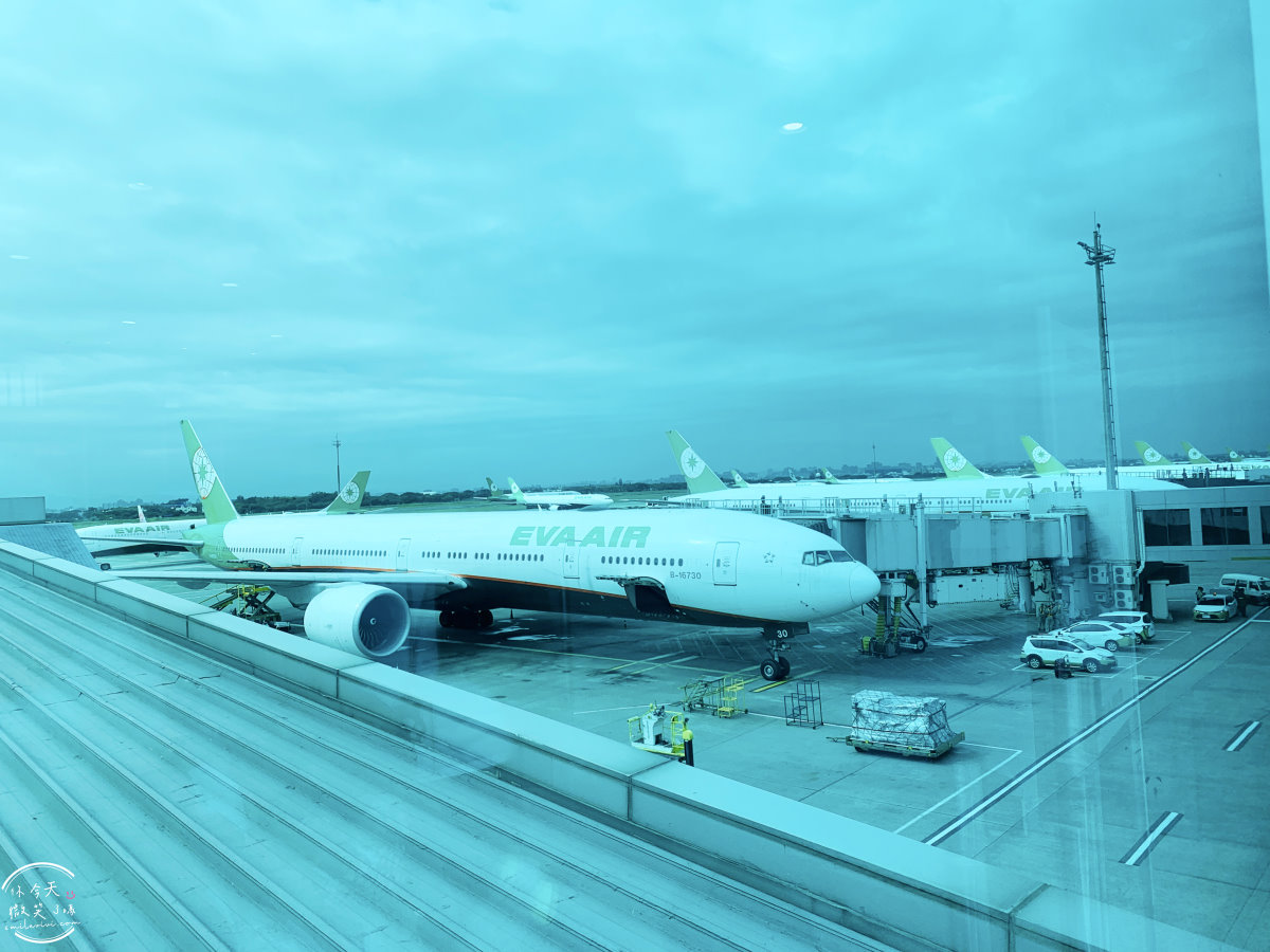 長榮航空∥長榮航空BR215桃園飛新加坡商務艙飛行體驗︱長榮航空商務艙飛行體驗,桃園機場飛新加坡樟宜機場︱譚府八寶糯米鴨美食︱長榮皇璽桂冠艙體驗777-300機型 - 第10張圖