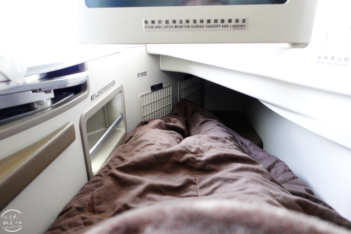 長榮航空∥長榮航空BR215桃園飛新加坡商務艙飛行體驗︱長榮航空商務艙飛行體驗,桃園機場飛新加坡樟宜機場︱譚府八寶糯米鴨美食︱長榮皇璽桂冠艙體驗777-300機型 - 第69張圖
