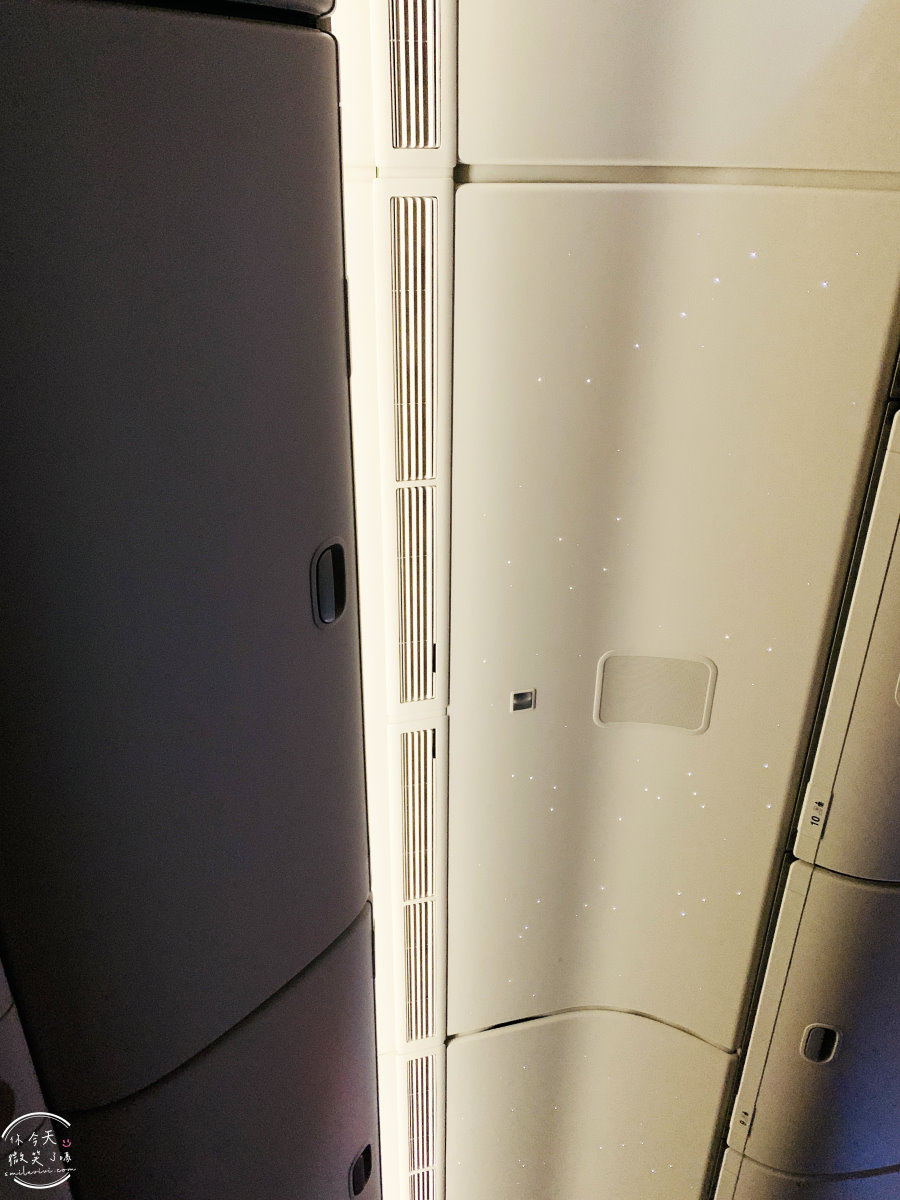 長榮航空∥長榮航空BR215桃園飛新加坡商務艙飛行體驗︱長榮航空商務艙飛行體驗,桃園機場飛新加坡樟宜機場︱譚府八寶糯米鴨美食︱長榮皇璽桂冠艙體驗777-300機型 - 第70張圖