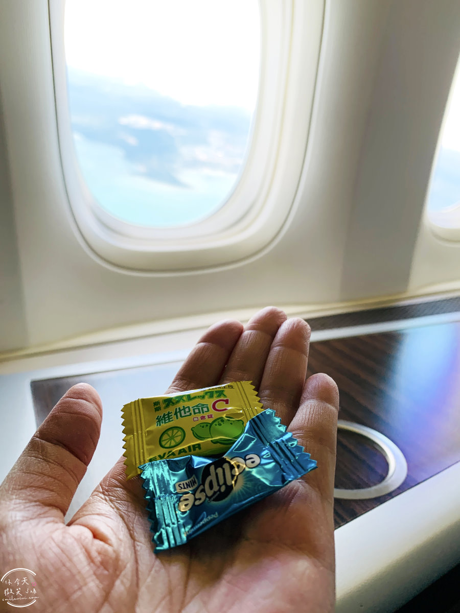 長榮航空∥長榮航空BR215桃園飛新加坡商務艙飛行體驗︱長榮航空商務艙飛行體驗,桃園機場飛新加坡樟宜機場︱譚府八寶糯米鴨美食︱長榮皇璽桂冠艙體驗777-300機型 - 第73張圖