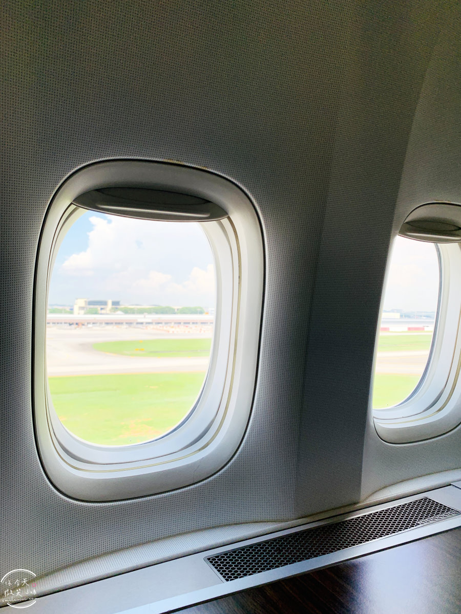 長榮航空∥長榮航空BR215桃園飛新加坡商務艙飛行體驗︱長榮航空商務艙飛行體驗,桃園機場飛新加坡樟宜機場︱譚府八寶糯米鴨美食︱長榮皇璽桂冠艙體驗777-300機型 - 第74張圖