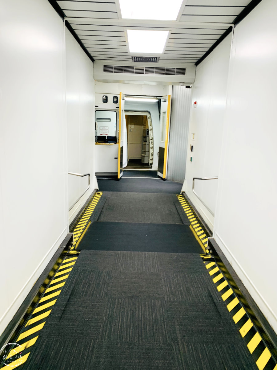 長榮航空∥長榮航空BR215桃園飛新加坡商務艙飛行體驗︱長榮航空商務艙飛行體驗,桃園機場飛新加坡樟宜機場︱譚府八寶糯米鴨美食︱長榮皇璽桂冠艙體驗777-300機型 - 第13張圖