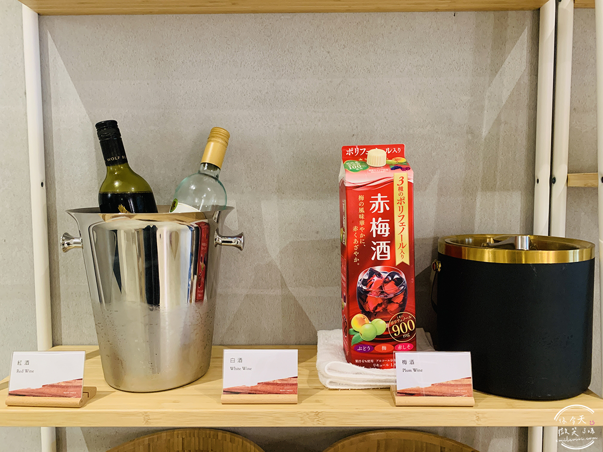 高雄住宿推薦∥河映宿沐 RiverTrees Hotel,愛河畔日系文青旅宿,高雄流行音樂中心旁,演唱會住宿推薦!紅白酒無限暢飲太幸福!高質感雙人房,各種房型一次看︱近捷運鹽埕埔站、輕軌真愛碼頭站 - 第12張圖