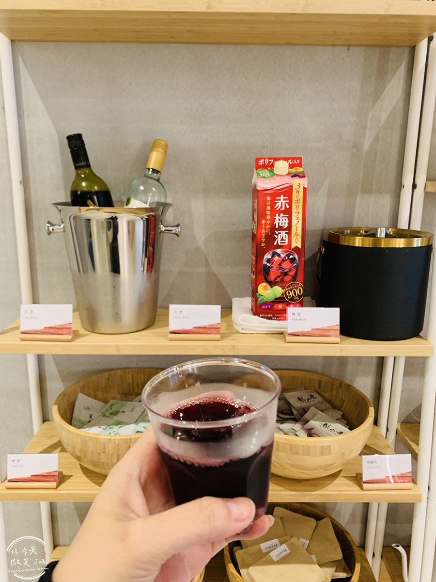 高雄住宿推薦∥河映宿沐 RiverTrees Hotel,愛河畔日系文青旅宿,高雄流行音樂中心旁,演唱會住宿推薦!紅白酒無限暢飲太幸福!高質感雙人房,各種房型一次看︱近捷運鹽埕埔站、輕軌真愛碼頭站 - 第13張圖