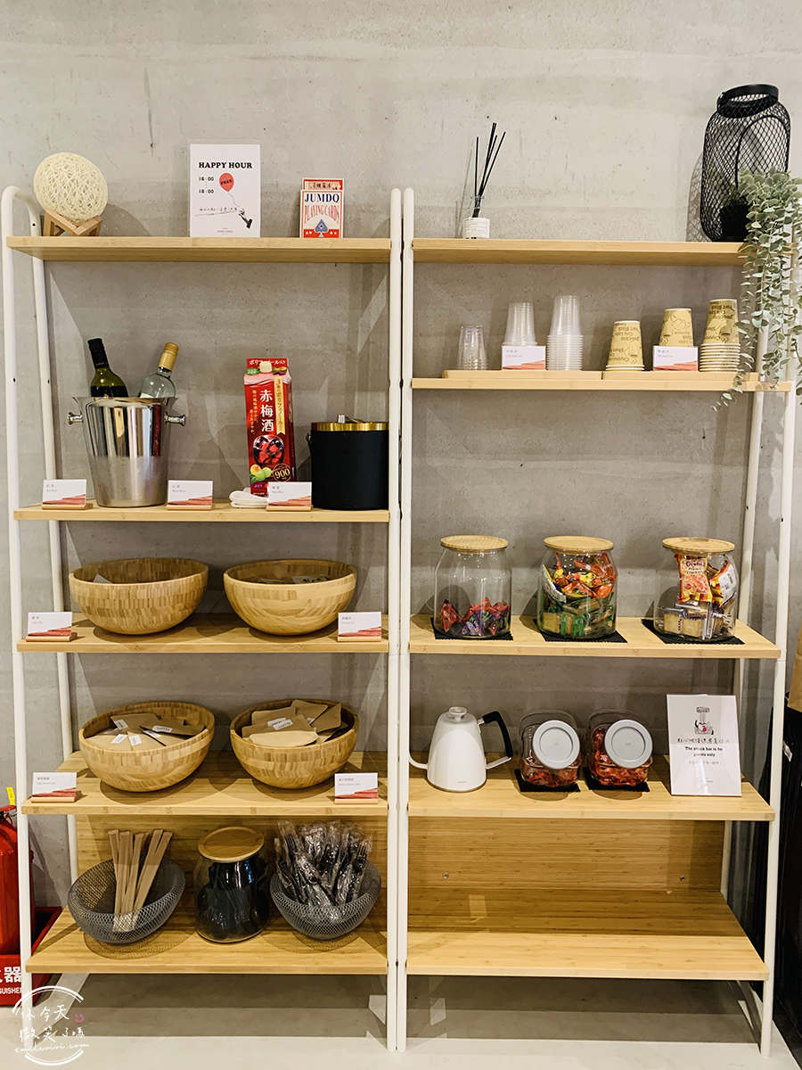 高雄住宿推薦∥河映宿沐 RiverTrees Hotel,愛河畔日系文青旅宿,高雄流行音樂中心旁,演唱會住宿推薦!紅白酒無限暢飲太幸福!高質感雙人房,各種房型一次看︱近捷運鹽埕埔站、輕軌真愛碼頭站 - 第11張圖