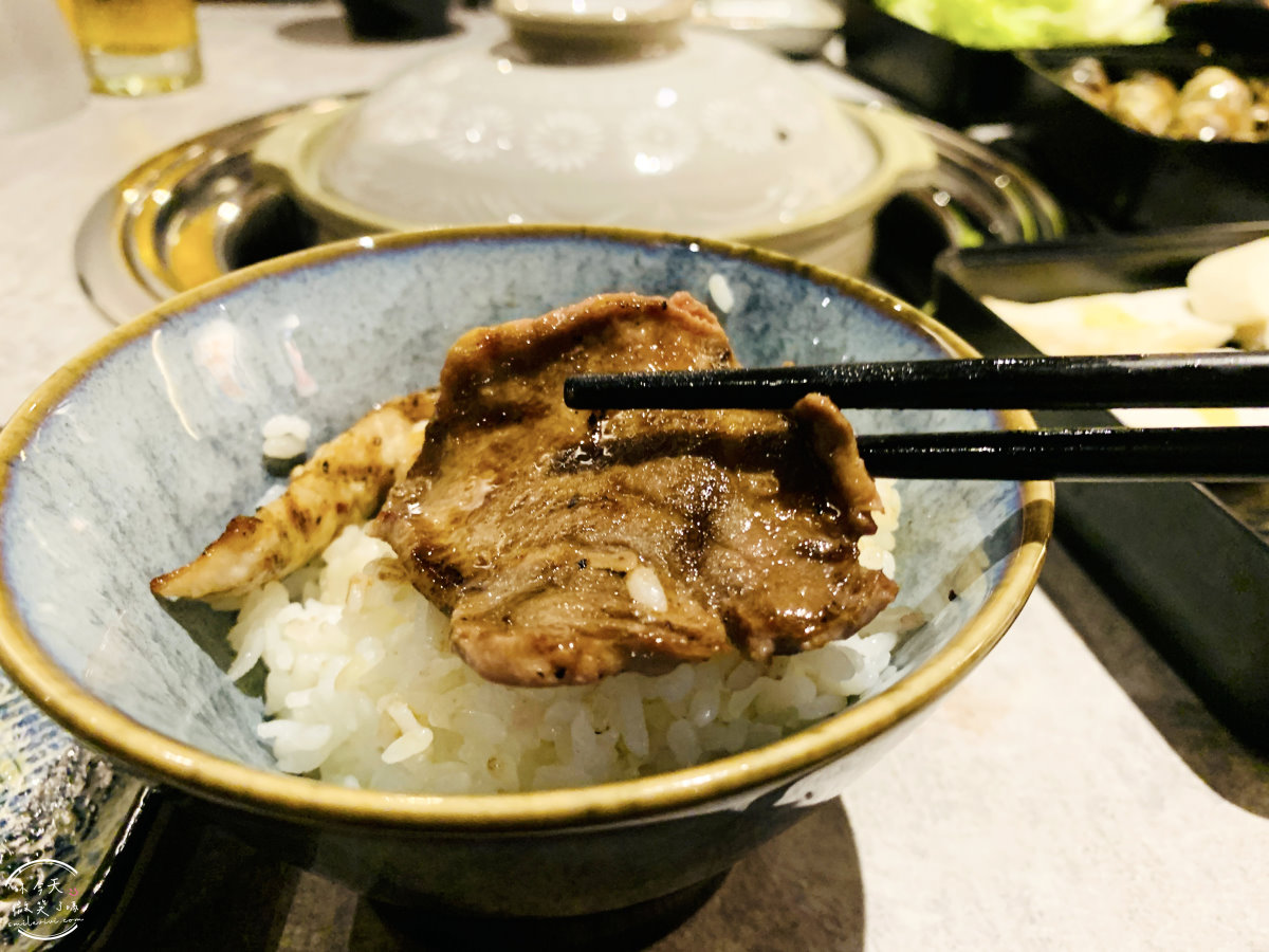 高雄鹽埕餐廳∥激肉迴轉燒肉專門店，詳細菜單，高雄港灣首間新式迴轉燒肉︱新鮮肉品、海鮮、蔬菜一次滿足，燒烤火鍋樣樣有︱鹽埕美食 45 kaitenyakiniku 47