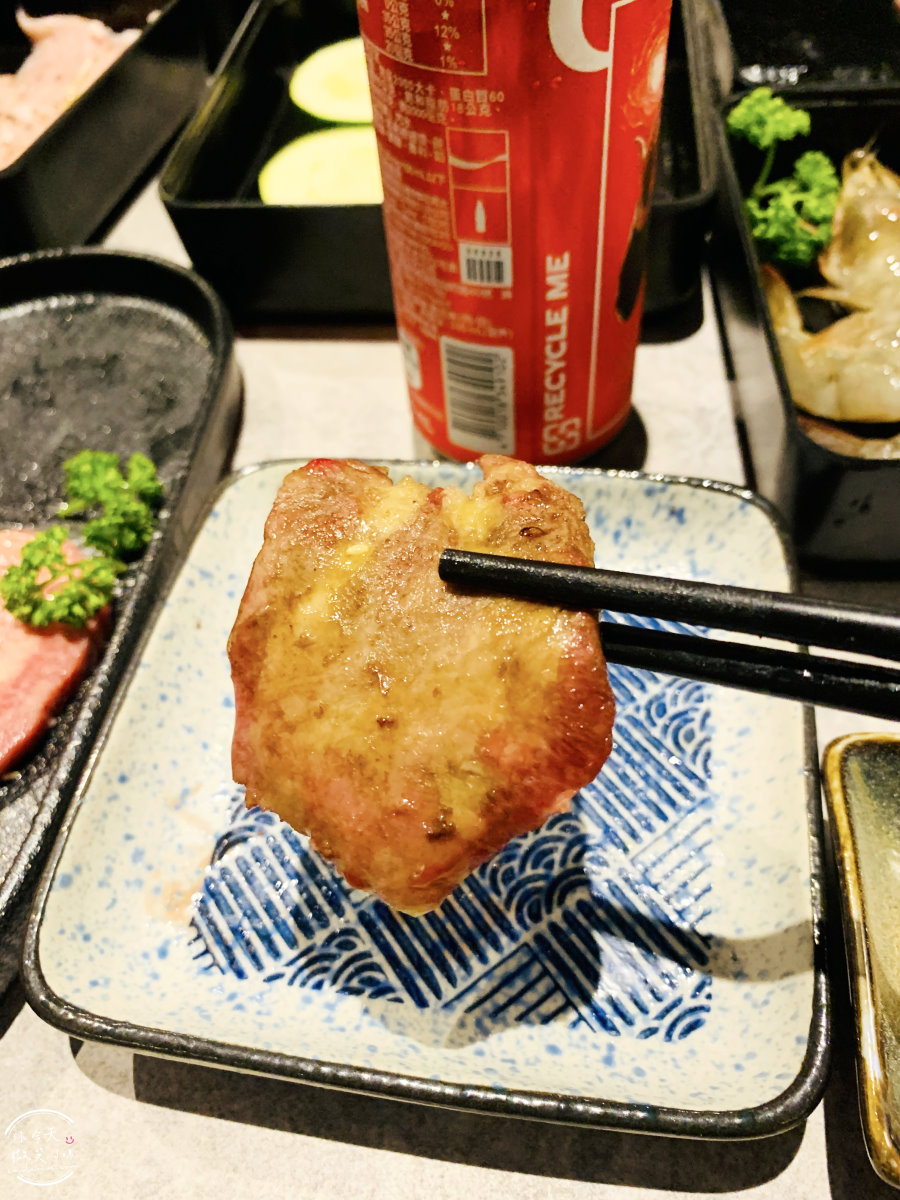 高雄鹽埕餐廳∥激肉迴轉燒肉專門店，詳細菜單，高雄港灣首間新式迴轉燒肉︱新鮮肉品、海鮮、蔬菜一次滿足，燒烤火鍋樣樣有︱鹽埕美食 48 kaitenyakiniku 49