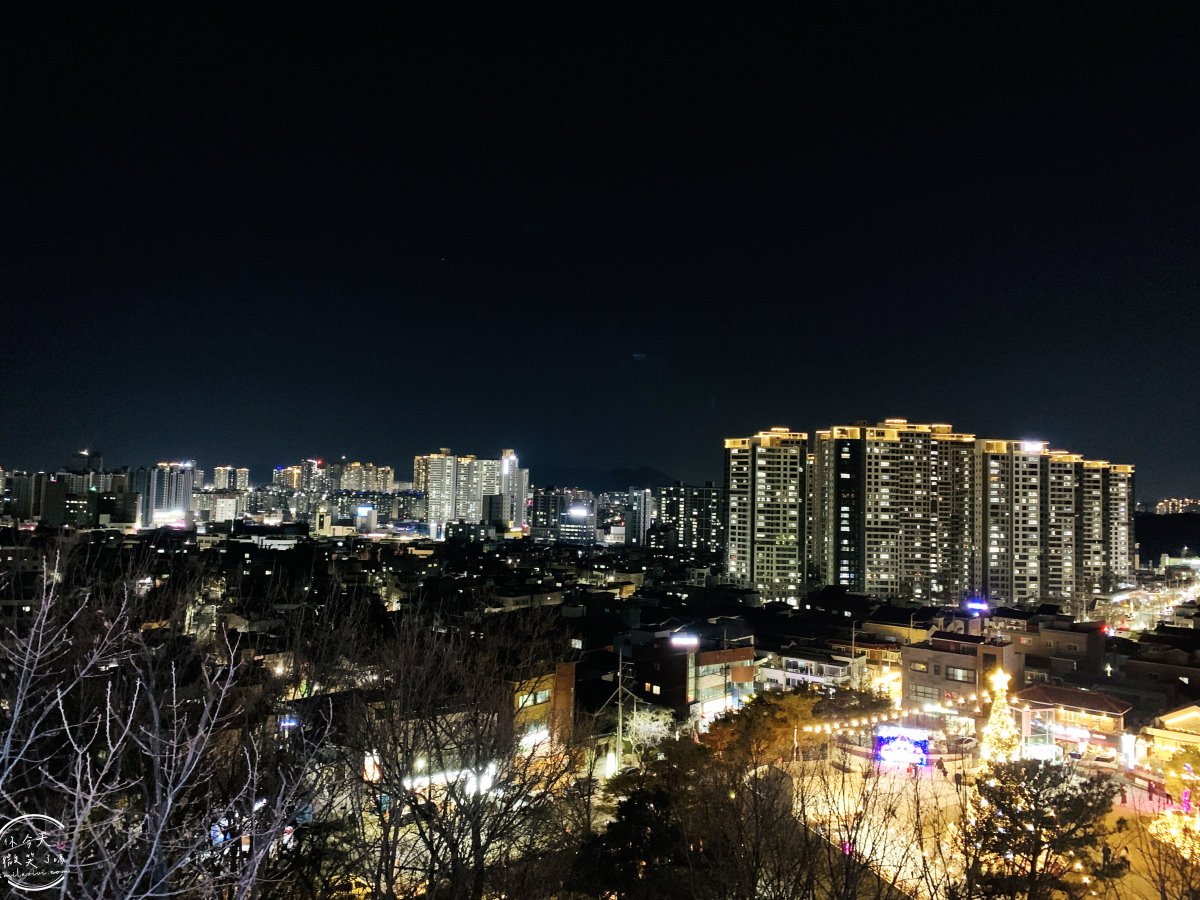 大邱前山日落觀景台(앞산해넘이전망대)∥不花錢也能欣賞夜景和日落,欣賞燈火通明的大邱全景︱大邱免費夜景景點、最壯觀的日落美景地點︱大邱景點 - 第31張圖