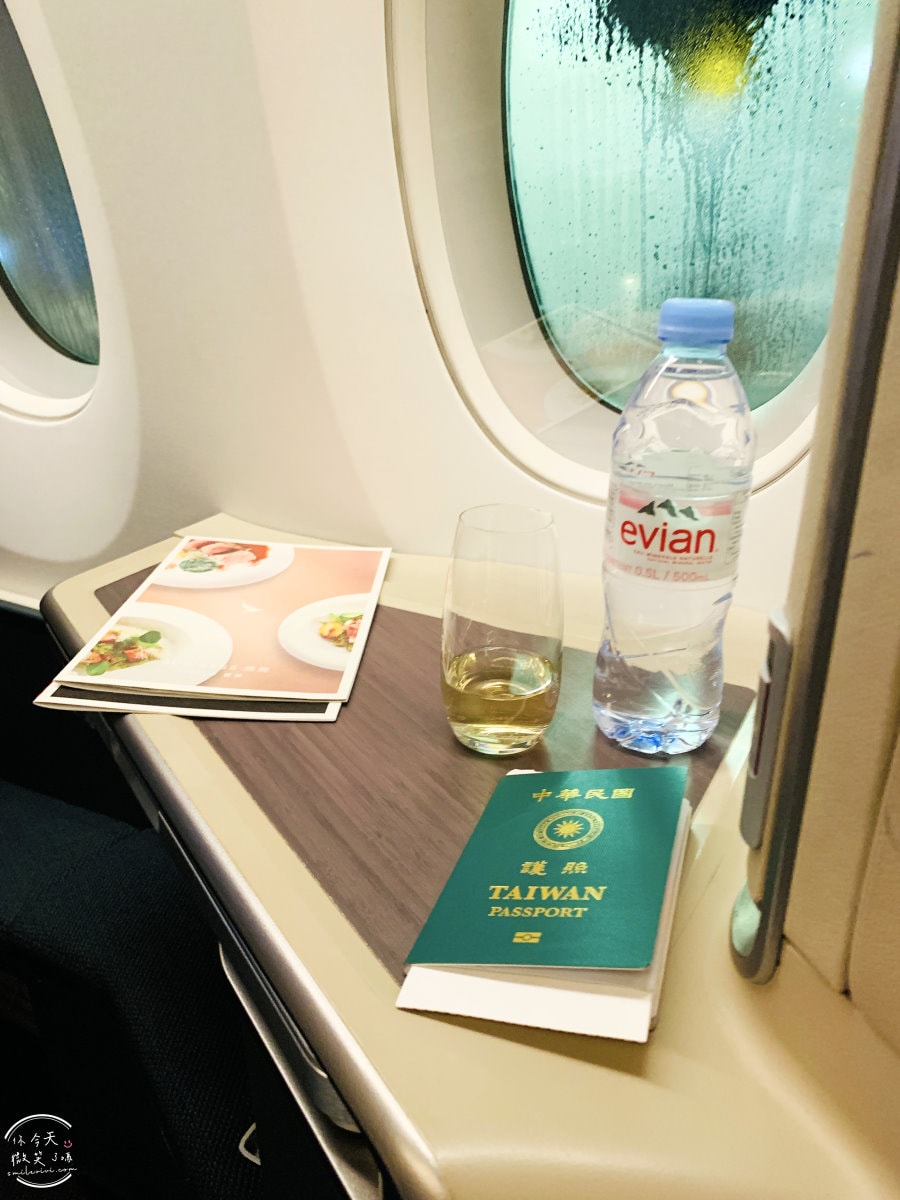 國泰CX714商務艙∥國泰航空新加坡飛香港商務艙飛行體驗︱國泰航空CX714商務艙體驗,平臥睡床躺平從新加坡睡到香港︱飛行中的極致享受,A350機型︱SIN-HKG飛行紀錄 - 第20張圖