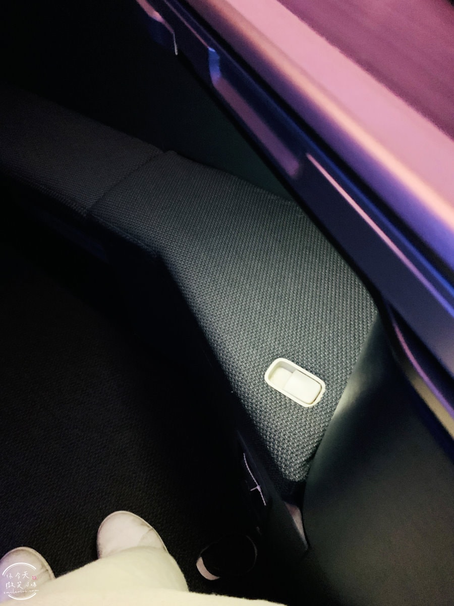 國泰CX714商務艙∥國泰航空新加坡飛香港商務艙飛行體驗︱國泰航空CX714商務艙體驗,平臥睡床躺平從新加坡睡到香港︱飛行中的極致享受,A350機型︱SIN-HKG飛行紀錄 - 第19張圖