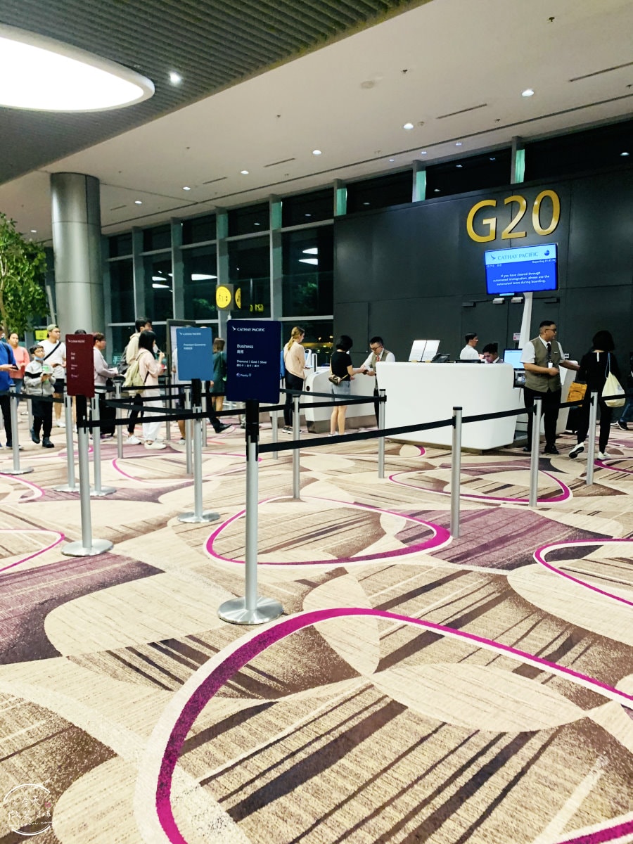 國泰CX714商務艙∥國泰航空新加坡飛香港商務艙飛行體驗︱國泰航空CX714商務艙體驗,平臥睡床躺平從新加坡睡到香港︱飛行中的極致享受,A350機型︱SIN-HKG飛行紀錄 - 第3張圖