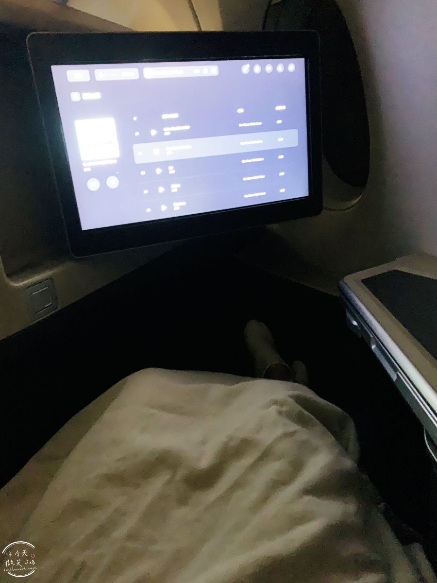 國泰CX714商務艙∥國泰航空新加坡飛香港商務艙飛行體驗︱國泰航空CX714商務艙體驗,平臥睡床躺平從新加坡睡到香港︱飛行中的極致享受,A350機型︱SIN-HKG飛行紀錄 - 第34張圖