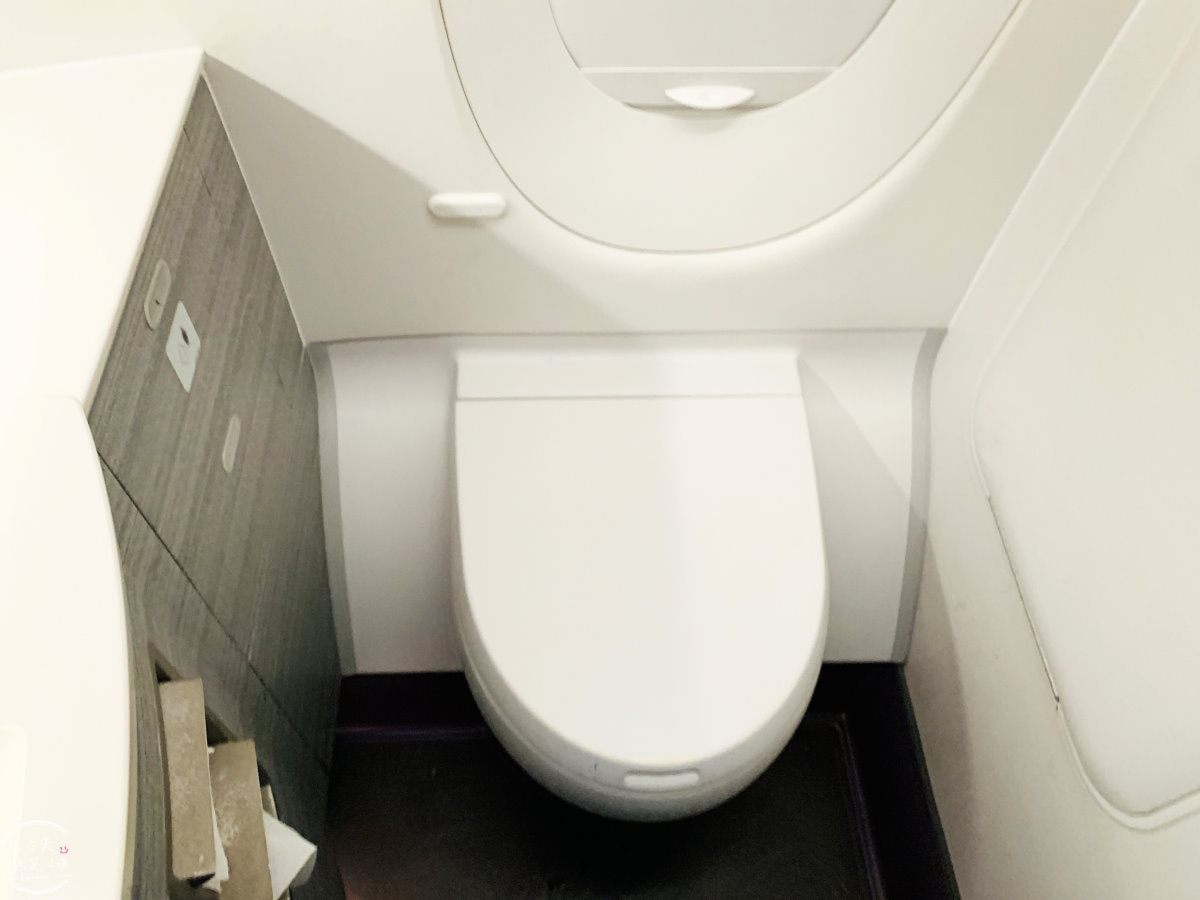國泰CX714商務艙∥國泰航空新加坡飛香港商務艙飛行體驗︱國泰航空CX714商務艙體驗,平臥睡床躺平從新加坡睡到香港︱飛行中的極致享受,A350機型︱SIN-HKG飛行紀錄 - 第35張圖