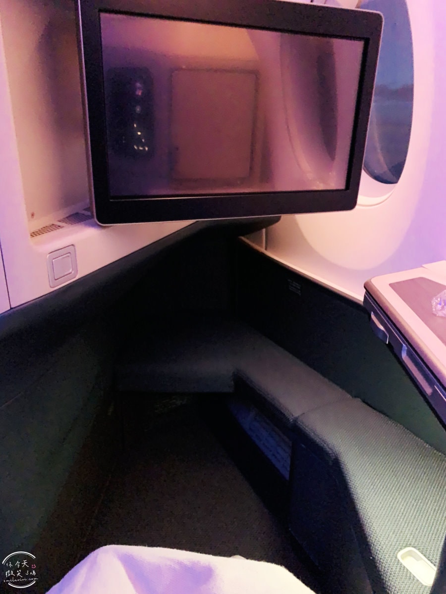 國泰CX714商務艙∥國泰航空新加坡飛香港商務艙飛行體驗︱國泰航空CX714商務艙體驗,平臥睡床躺平從新加坡睡到香港︱飛行中的極致享受,A350機型︱SIN-HKG飛行紀錄 - 第40張圖