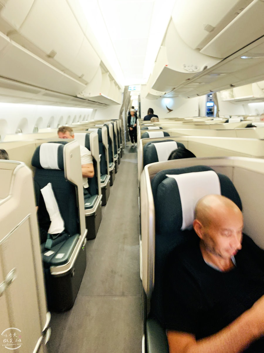 國泰CX714商務艙∥國泰航空新加坡飛香港商務艙飛行體驗︱國泰航空CX714商務艙體驗,平臥睡床躺平從新加坡睡到香港︱飛行中的極致享受,A350機型︱SIN-HKG飛行紀錄 - 第7張圖