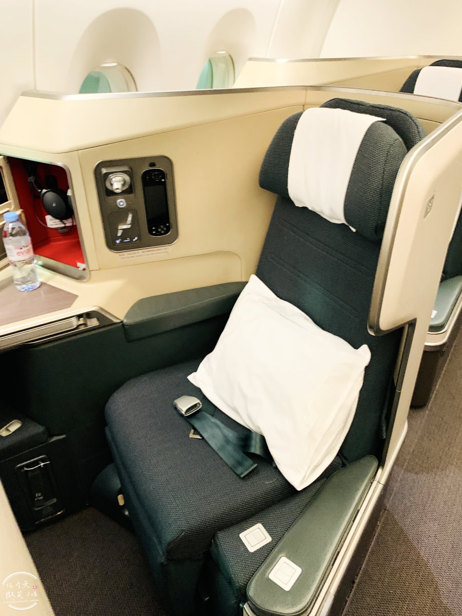 國泰CX714商務艙∥國泰航空新加坡飛香港商務艙飛行體驗︱國泰航空CX714商務艙體驗,平臥睡床躺平從新加坡睡到香港︱飛行中的極致享受,A350機型︱SIN-HKG飛行紀錄 - 第8張圖