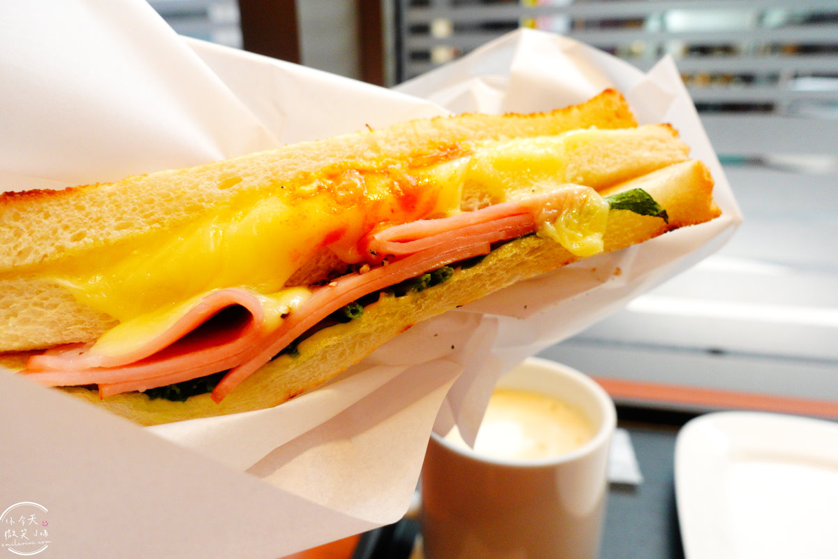 福岡早餐新選擇∥Caffe Veloce中洲川端站前店的美味體驗︱香濃莫札瑞拉火腿三明治、熱拿鐵︱中洲川端通商店街︱日本早餐 - 第22張圖
