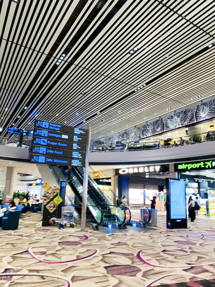 樟宜機場國泰貴賓室∥國泰航空貴賓室體驗,新加坡樟宜機場第四航廈︱探索新加坡樟宜機場的國泰貴賓室︱現點熱食、簡單餐食、各種飲品,安靜舒適︱新加坡國泰貴賓室 - 第8張圖