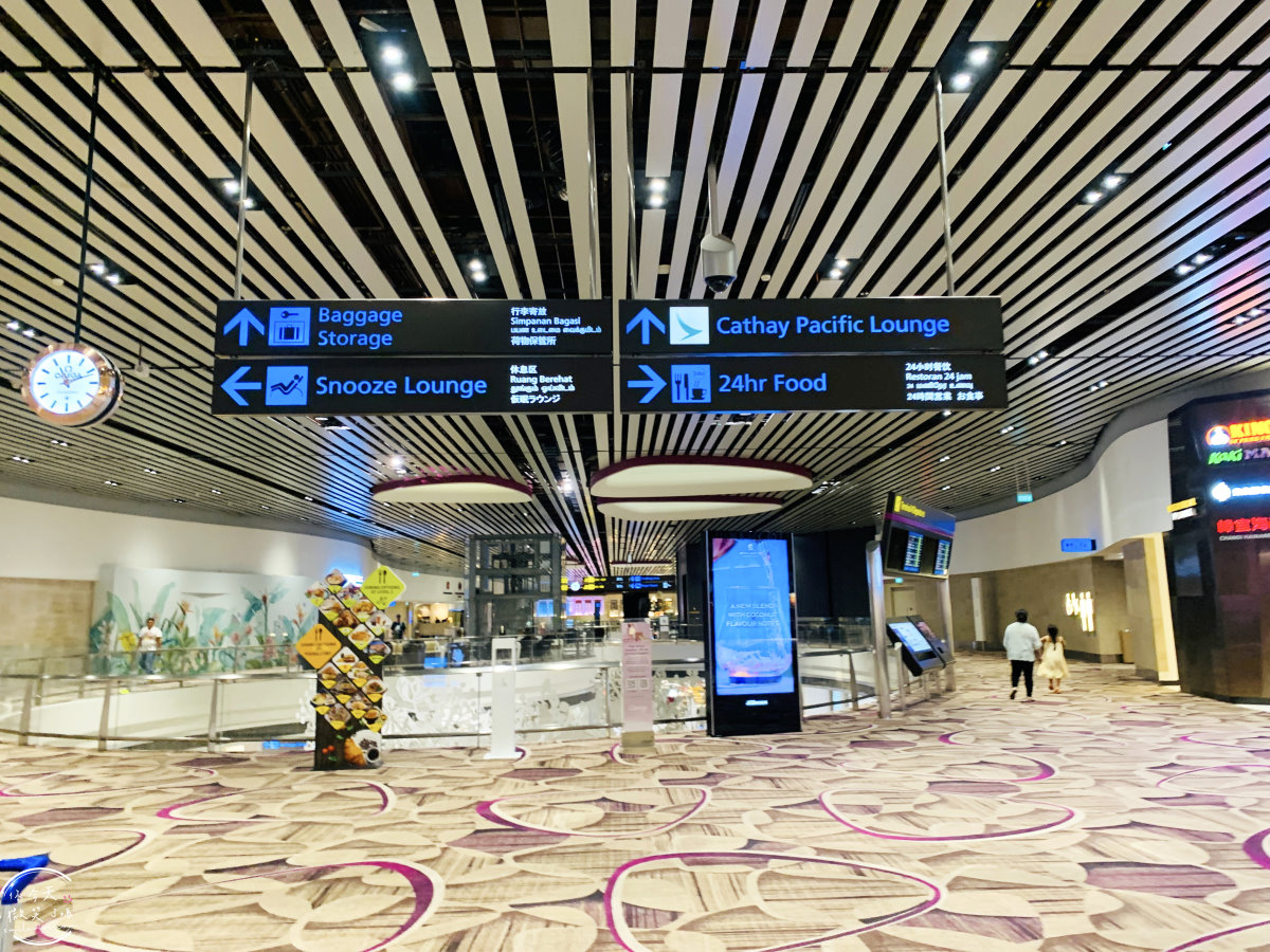 樟宜機場國泰貴賓室∥國泰航空貴賓室體驗,新加坡樟宜機場第四航廈︱探索新加坡樟宜機場的國泰貴賓室︱現點熱食、簡單餐食、各種飲品,安靜舒適︱新加坡國泰貴賓室 - 第9張圖