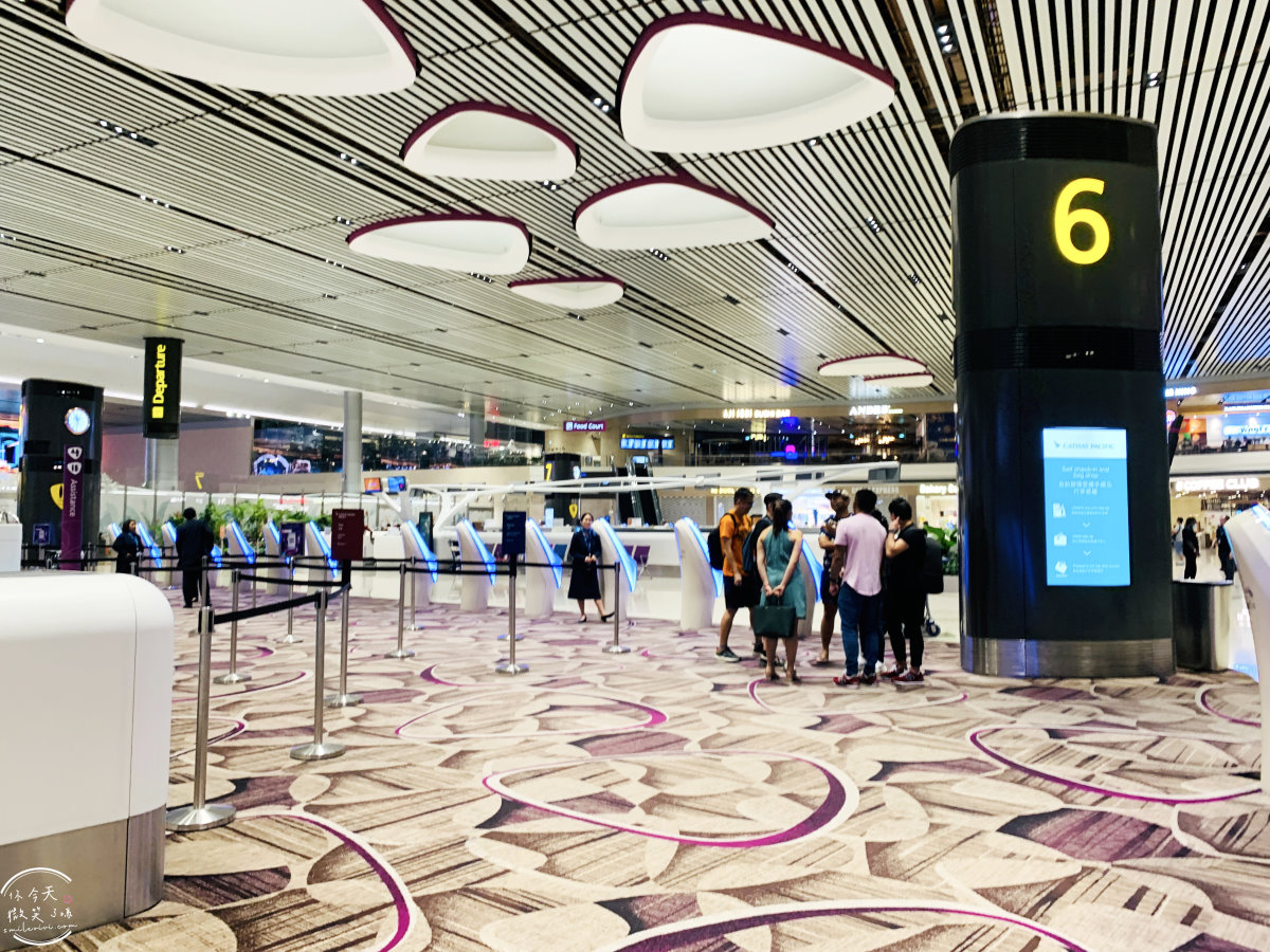 樟宜機場國泰貴賓室∥國泰航空貴賓室體驗,新加坡樟宜機場第四航廈︱探索新加坡樟宜機場的國泰貴賓室︱現點熱食、簡單餐食、各種飲品,安靜舒適︱新加坡國泰貴賓室 - 第2張圖