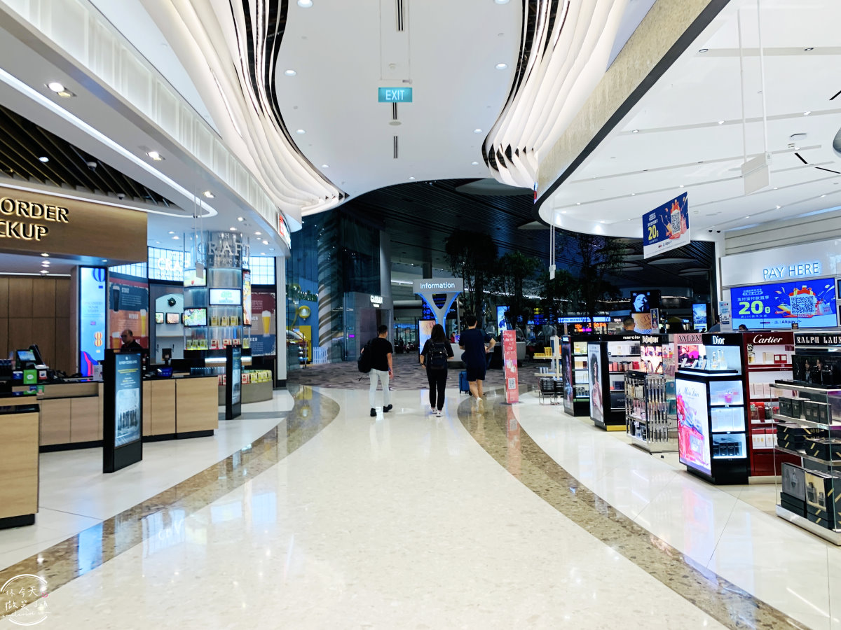 樟宜機場國泰貴賓室∥國泰航空貴賓室體驗,新加坡樟宜機場第四航廈︱探索新加坡樟宜機場的國泰貴賓室︱現點熱食、簡單餐食、各種飲品,安靜舒適︱新加坡國泰貴賓室 - 第5張圖