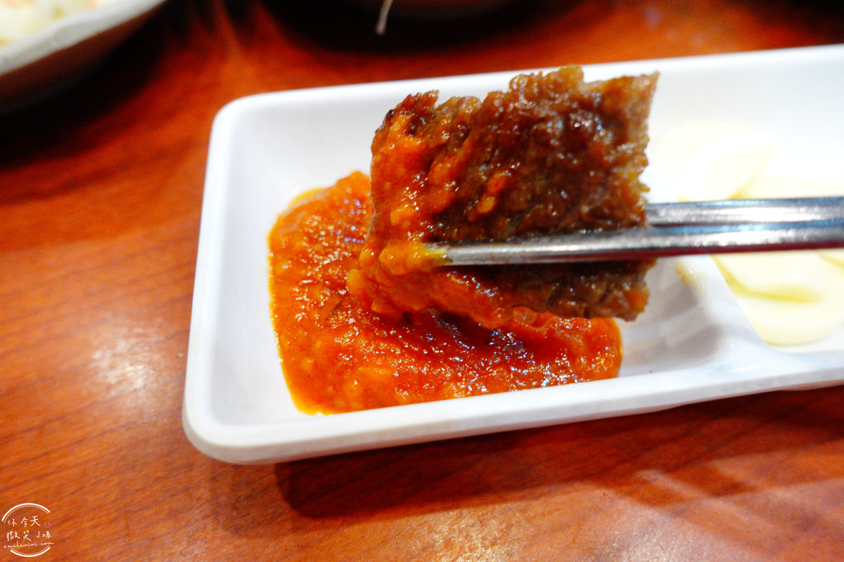 馬場排骨本店∥首爾馬場排骨本店(마장갈비본점)馬場站(마장역)炭火烤肉店︱電影超完美殺手拍攝地,比臉還大的牛王排骨、五花肉︱首爾美食、首爾烤肉店 - 第18張圖