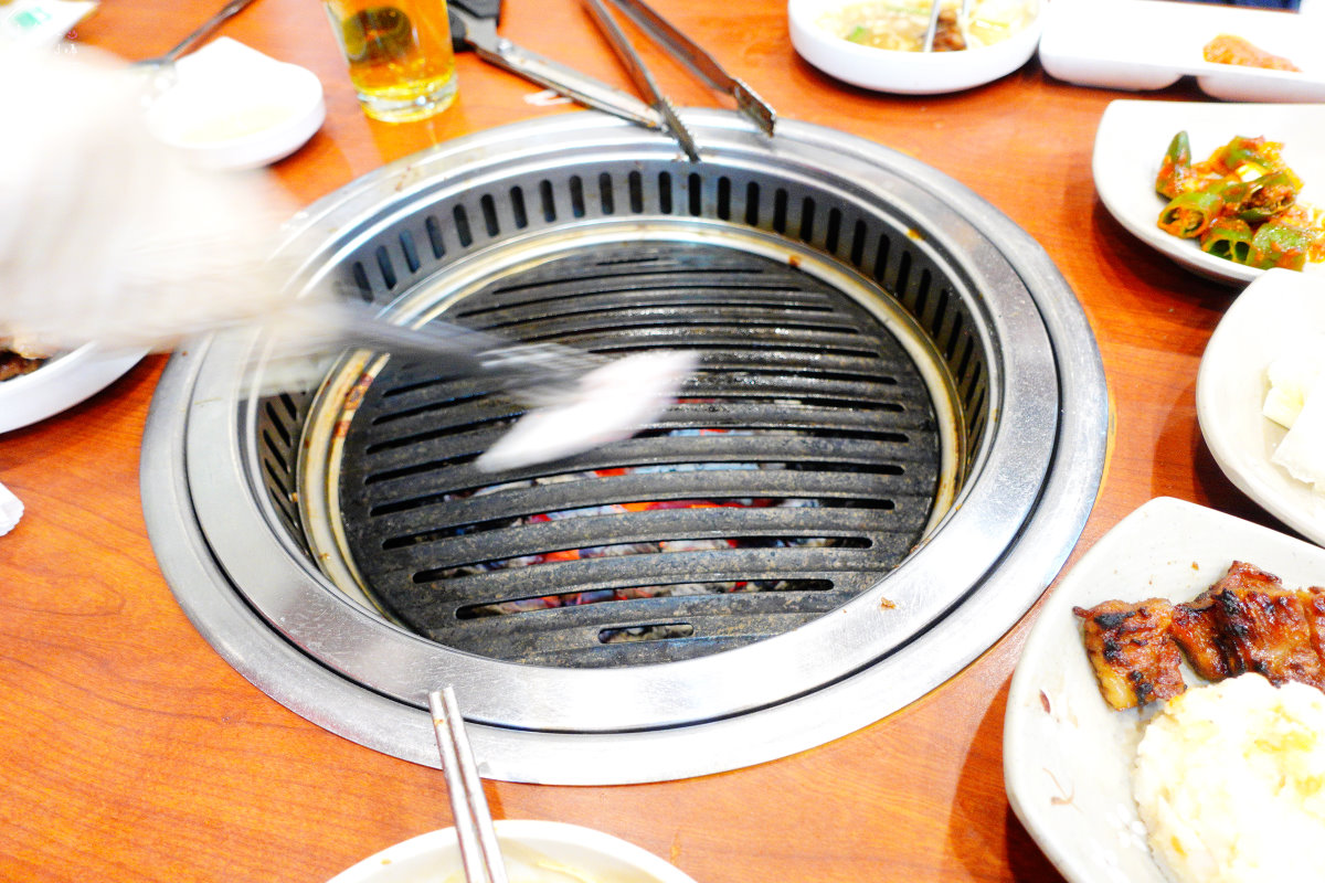 馬場排骨本店∥首爾馬場排骨本店(마장갈비본점)馬場站(마장역)炭火烤肉店︱電影超完美殺手拍攝地,比臉還大的牛王排骨、五花肉︱首爾美食、首爾烤肉店 - 第22張圖