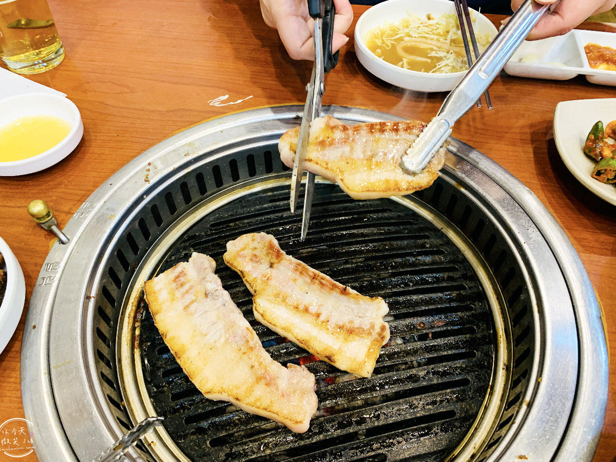 馬場排骨本店∥首爾馬場排骨本店(마장갈비본점)馬場站(마장역)炭火烤肉店︱電影超完美殺手拍攝地,比臉還大的牛王排骨、五花肉︱首爾美食、首爾烤肉店 - 第25張圖
