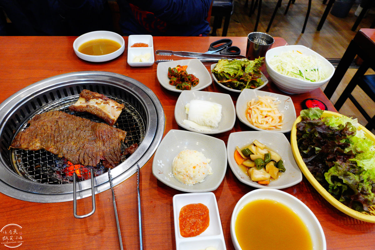 馬場排骨本店∥首爾馬場排骨本店(마장갈비본점)馬場站(마장역)炭火烤肉店︱電影超完美殺手拍攝地,比臉還大的牛王排骨、五花肉︱首爾美食、首爾烤肉店 - 第10張圖