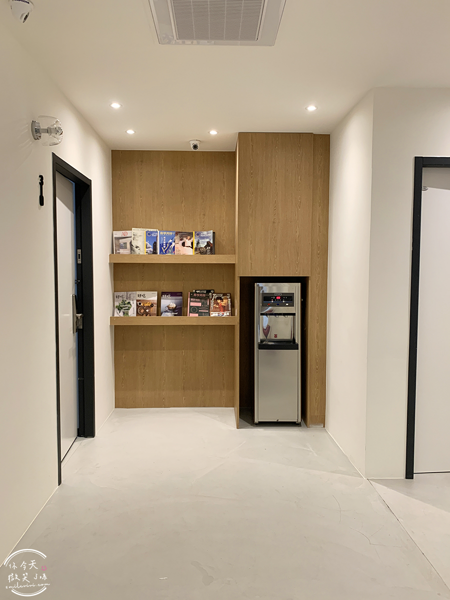 高雄住宿推薦∥河映宿沐 RiverTrees Hotel,愛河畔日系文青旅宿,高雄流行音樂中心旁,演唱會住宿推薦!紅白酒無限暢飲太幸福!高質感雙人房,各種房型一次看︱近捷運鹽埕埔站、輕軌真愛碼頭站 - 第19張圖