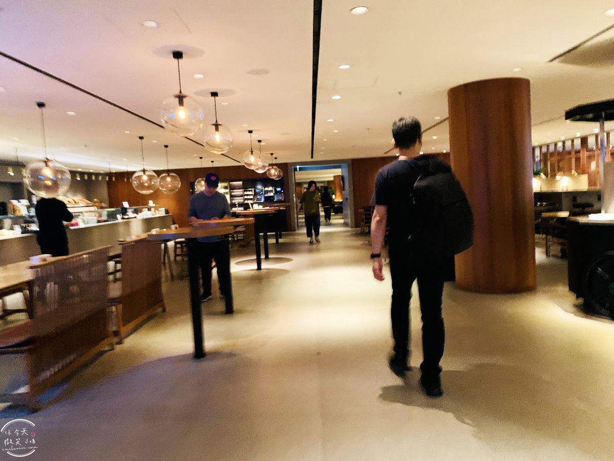 The Pier玉衡堂∥香港國際機場最豪華的國泰貴賓室體驗,65號候機門旁,飛行前的極致享受︱國泰航空香港貴賓室,沐浴、早餐時段用餐、品酒︱初探The Pier 玉衡堂貴賓室 - 第24張圖