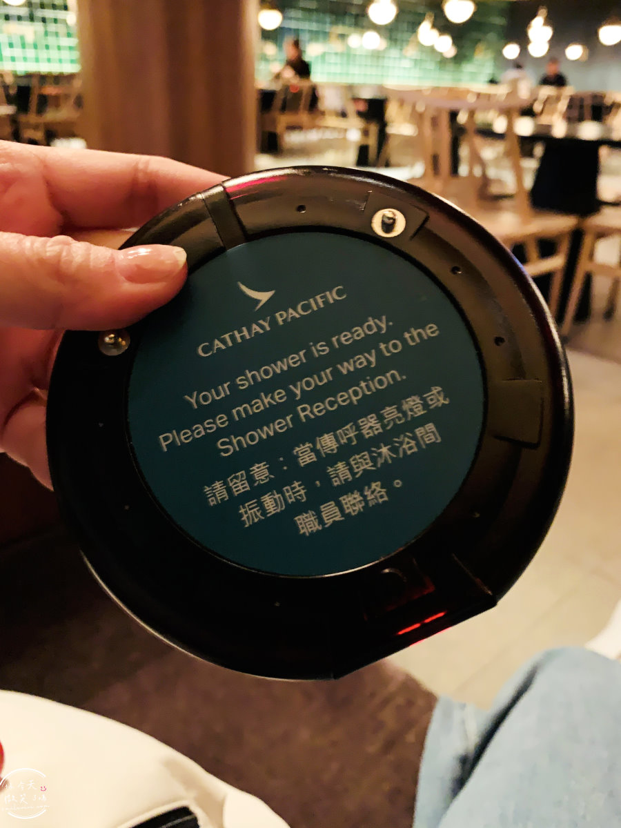 The Pier玉衡堂∥香港國際機場最豪華的國泰貴賓室體驗,65號候機門旁,飛行前的極致享受︱國泰航空香港貴賓室,沐浴、早餐時段用餐、品酒︱初探The Pier 玉衡堂貴賓室 - 第69張圖
