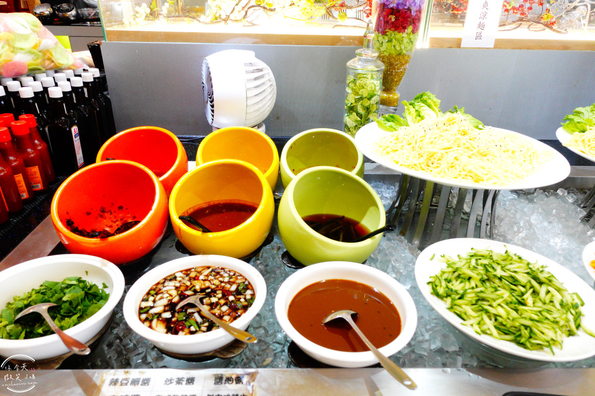 貴族世家台南新營店∥台南新營餐廳推薦,完美用餐體驗︱貴族世家菜單價位,各種排餐、自助式吃到飽,免費停車場︱貴族世家牛排台南新營鮮饌館 - 第19張圖