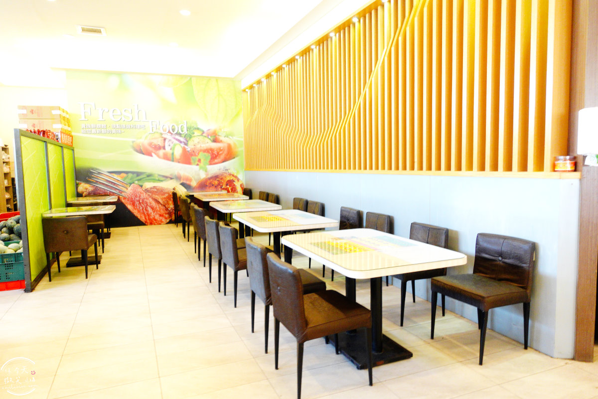 貴族世家台南新營店∥台南新營餐廳推薦,完美用餐體驗︱貴族世家菜單價位,各種排餐、自助式吃到飽,免費停車場︱貴族世家牛排台南新營鮮饌館 - 第6張圖