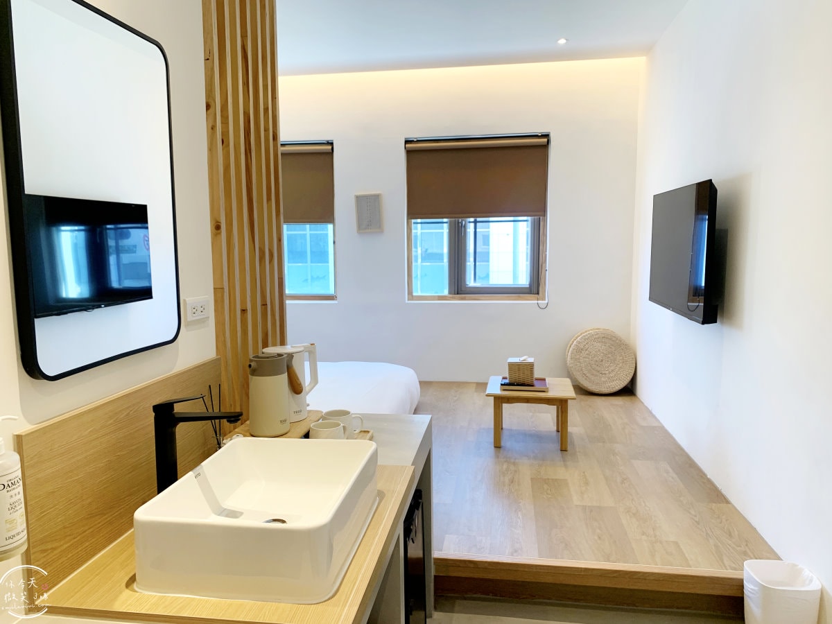 高雄住宿推薦∥河映宿沐 RiverTrees Hotel,愛河畔日系文青旅宿,高雄流行音樂中心旁,演唱會住宿推薦!紅白酒無限暢飲太幸福!高質感雙人房,各種房型一次看︱近捷運鹽埕埔站、輕軌真愛碼頭站 - 第48張圖