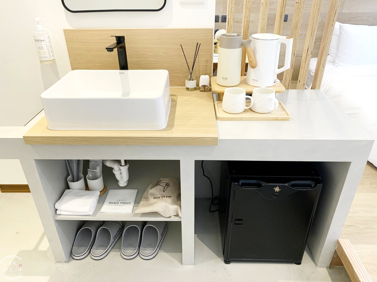 高雄住宿推薦∥河映宿沐 RiverTrees Hotel,愛河畔日系文青旅宿,高雄流行音樂中心旁,演唱會住宿推薦!紅白酒無限暢飲太幸福!高質感雙人房,各種房型一次看︱近捷運鹽埕埔站、輕軌真愛碼頭站 - 第52張圖