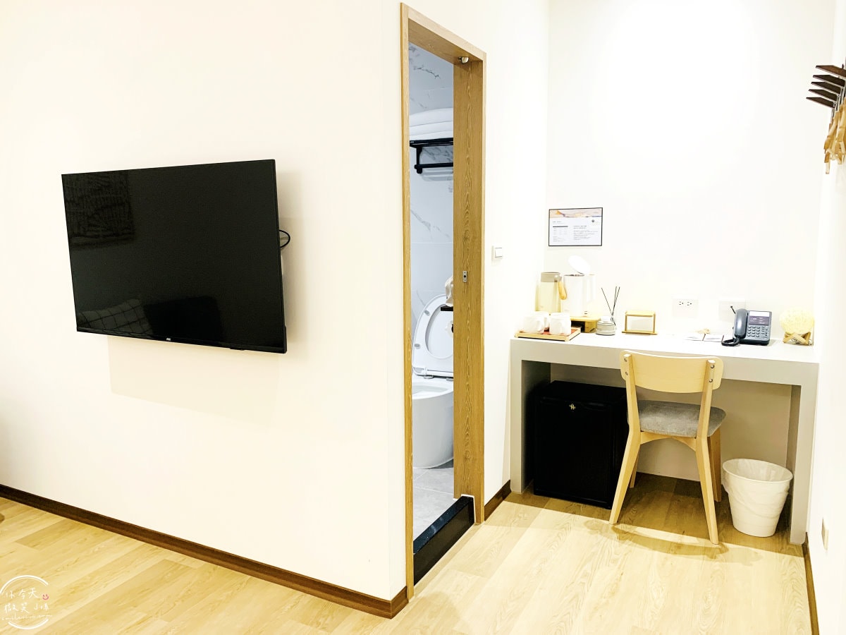 高雄住宿推薦∥河映宿沐 RiverTrees Hotel,愛河畔日系文青旅宿,高雄流行音樂中心旁,演唱會住宿推薦!紅白酒無限暢飲太幸福!高質感雙人房,各種房型一次看︱近捷運鹽埕埔站、輕軌真愛碼頭站 - 第59張圖