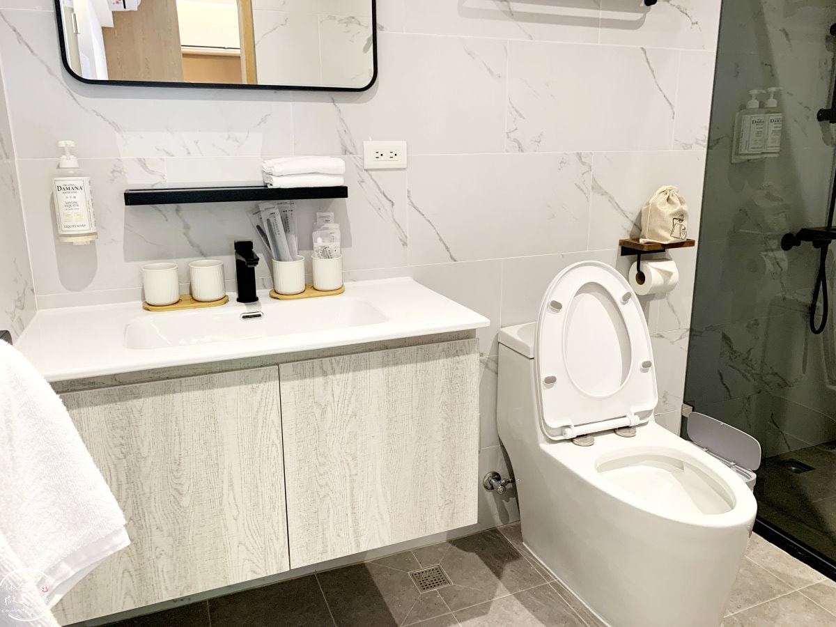 高雄住宿推薦∥河映宿沐 RiverTrees Hotel,愛河畔日系文青旅宿,高雄流行音樂中心旁,演唱會住宿推薦!紅白酒無限暢飲太幸福!高質感雙人房,各種房型一次看︱近捷運鹽埕埔站、輕軌真愛碼頭站 - 第66張圖