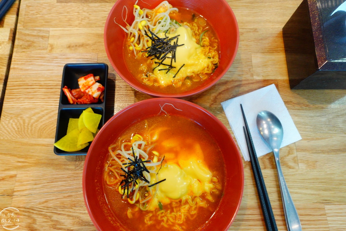 大田夾縫拉麵飯捲∥大田站美食廣場,比辛拉麵還辣的泡麵:夾縫拉麵飯捲(틈새라면 대전역사점)︱可自行選擇辣度的泡麵︱從不平凡的美食體驗開始:在大田站進行火辣挑戰 - 第17張圖