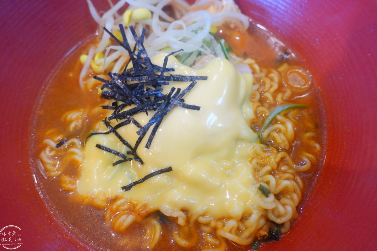 大田夾縫拉麵飯捲∥大田站美食廣場,比辛拉麵還辣的泡麵:夾縫拉麵飯捲(틈새라면 대전역사점)︱可自行選擇辣度的泡麵︱從不平凡的美食體驗開始:在大田站進行火辣挑戰 - 第21張圖