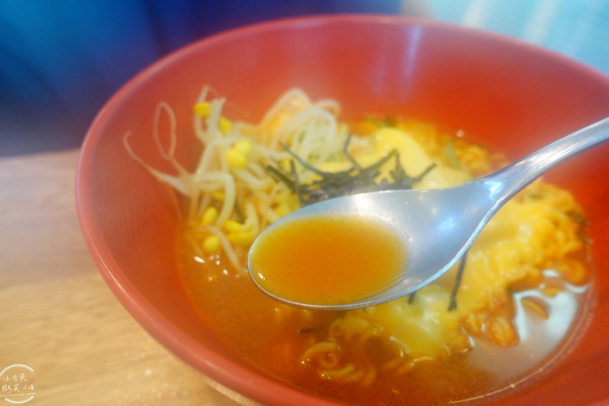 大田夾縫拉麵飯捲∥大田站美食廣場,比辛拉麵還辣的泡麵:夾縫拉麵飯捲(틈새라면 대전역사점)︱可自行選擇辣度的泡麵︱從不平凡的美食體驗開始:在大田站進行火辣挑戰 - 第20張圖