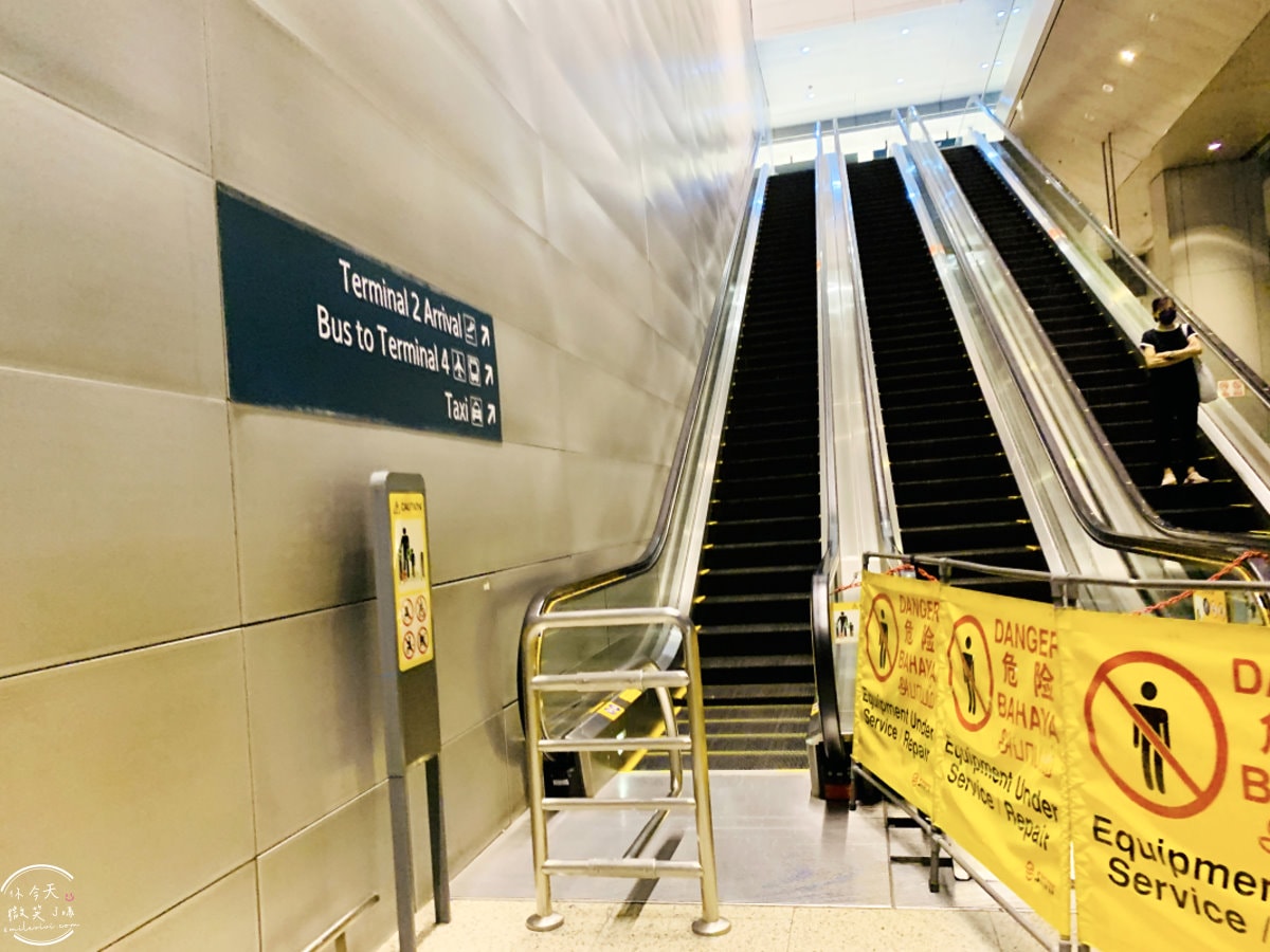樟宜機場第四航廈∥新加坡樟宜機場,國泰航空辦理報到、搭乘國泰航空︱機場內繽紛土生華人屋︱新加坡地鐵搭接駁車至第四航廈T4路線︱第四航廈T4接駁車 - 第14張圖