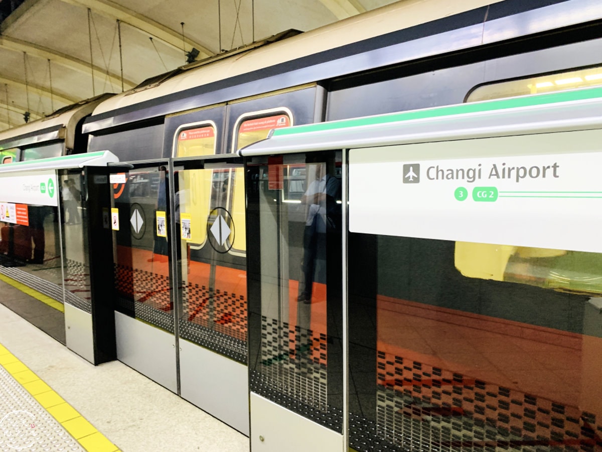 樟宜機場第四航廈∥新加坡樟宜機場,國泰航空辦理報到、搭乘國泰航空︱機場內繽紛土生華人屋︱新加坡地鐵搭接駁車至第四航廈T4路線︱第四航廈T4接駁車 - 第4張圖