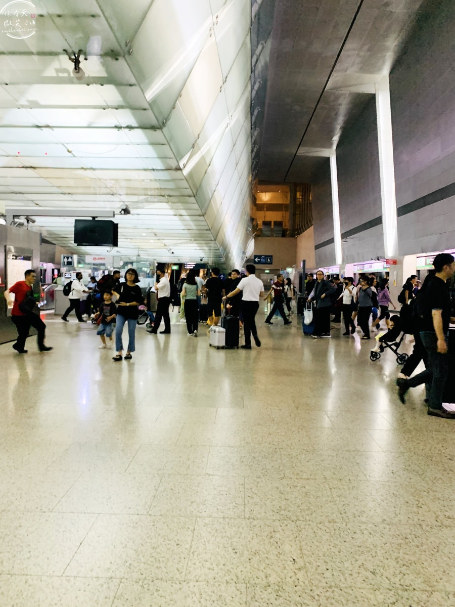樟宜機場第四航廈∥新加坡樟宜機場,國泰航空辦理報到、搭乘國泰航空︱機場內繽紛土生華人屋︱新加坡地鐵搭接駁車至第四航廈T4路線︱第四航廈T4接駁車 - 第8張圖