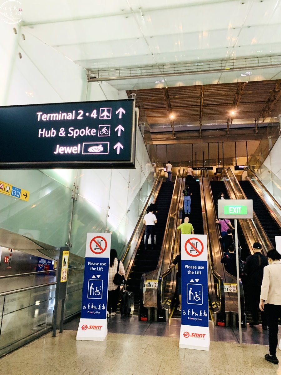 樟宜機場第四航廈∥新加坡樟宜機場,國泰航空辦理報到、搭乘國泰航空︱機場內繽紛土生華人屋︱新加坡地鐵搭接駁車至第四航廈T4路線︱第四航廈T4接駁車 - 第9張圖