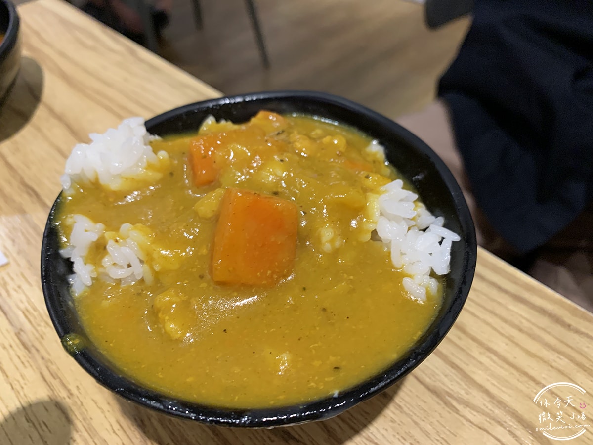 大港參貳牛排館∥愛香菜的人注意!!鹽埕美食新亮點!!大港參貳牛排館最新菜單︱飲料、湯品無限暢飲,還有咖哩飯可以吃︱個人排餐,可加蔥花、香菜、起司︱高雄鹽埕餐廳 - 第24張圖