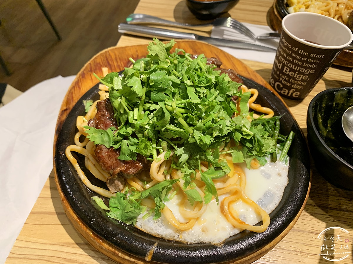大港參貳牛排館∥愛香菜的人注意!!鹽埕美食新亮點!!大港參貳牛排館最新菜單︱飲料、湯品無限暢飲,還有咖哩飯可以吃︱個人排餐,可加蔥花、香菜、起司︱高雄鹽埕餐廳 - 第25張圖