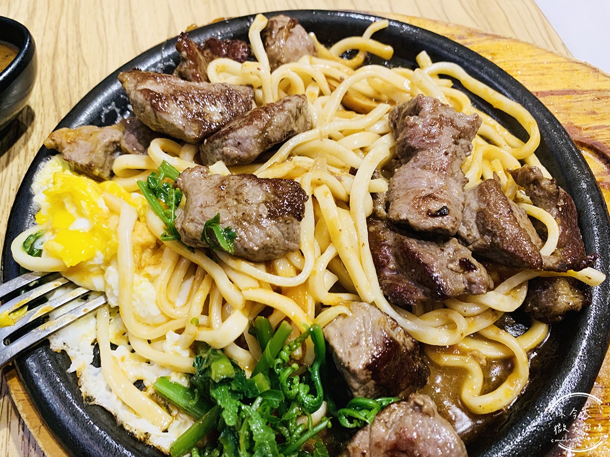 大港參貳牛排館∥愛香菜的人注意!!鹽埕美食新亮點!!大港參貳牛排館最新菜單︱飲料、湯品無限暢飲,還有咖哩飯可以吃︱個人排餐,可加蔥花、香菜、起司︱高雄鹽埕餐廳 - 第27張圖